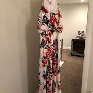 White House black market white floral maxi